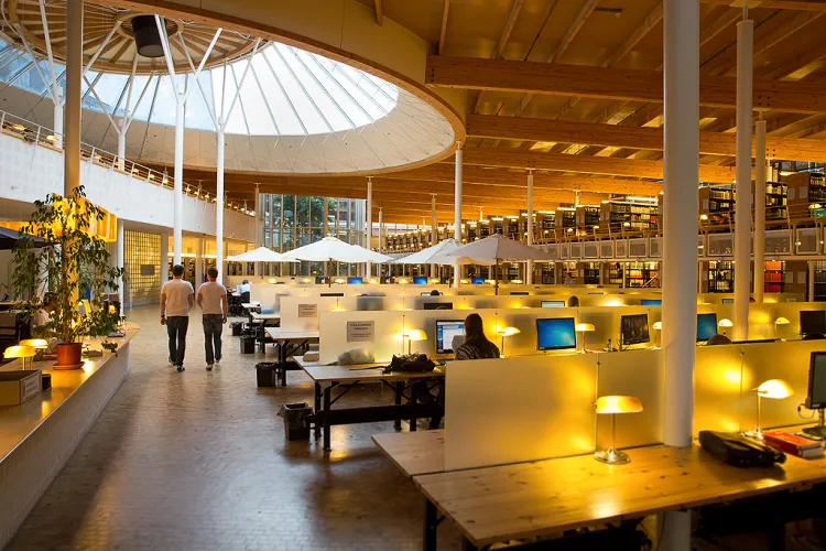 کتابخانه دانشگاه لیدن